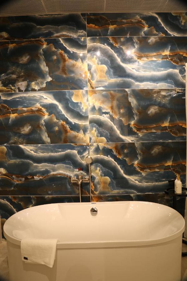 The Queendor Boutique Hotel Хошимин Экстерьер фото